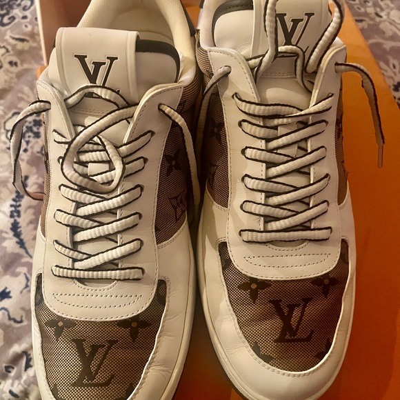 Authentic Louis Vuitton monogrammed sneakers Size 7UK 9 US. Like new! Beautiful! - Picture 3 of 12